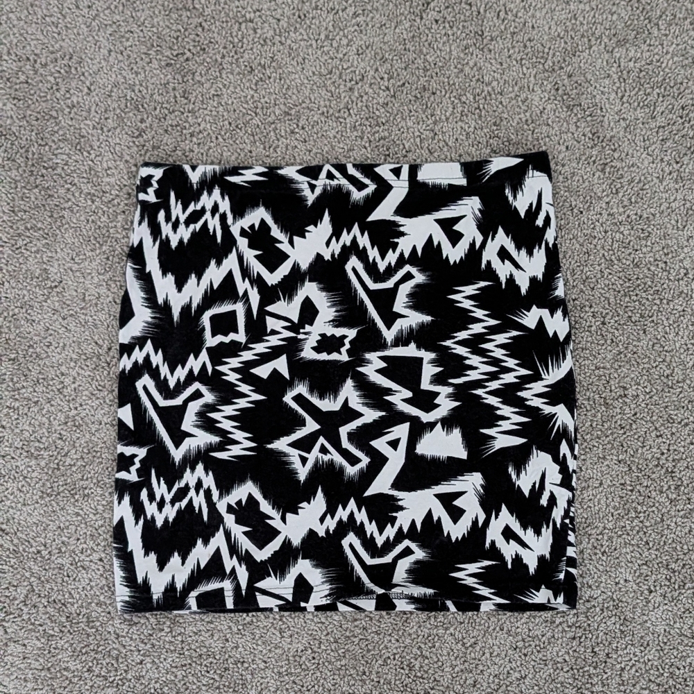 Black/White Pattern Janina Skirt Size XL